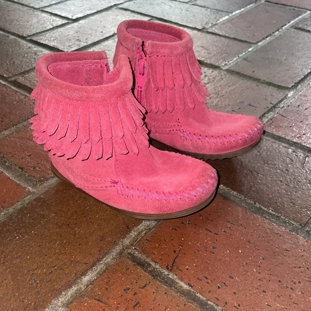 Double Fringed Pink Moccasin‎ Boots 7